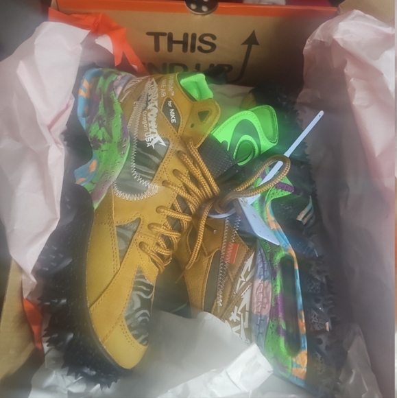 Nike - Picture 2 of 2